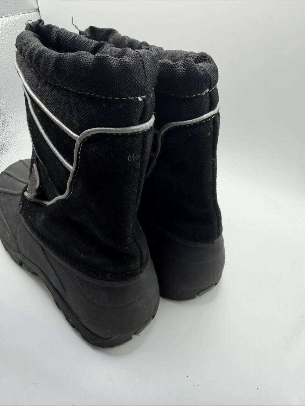 TOTES Todd Suede Waterproof Insulated Snow Boots Boys Size 4 Rubber Sole Winter